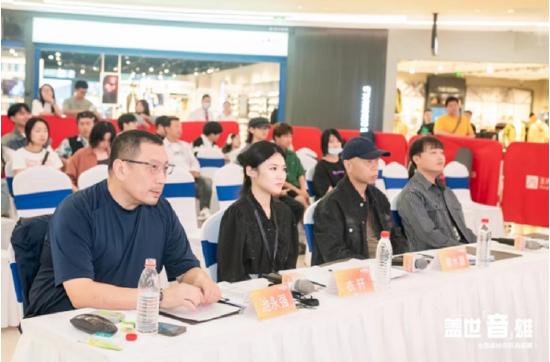 9月22日评委老师现场图,从左到右依次为:池永强老师、衣轩老师、秦水源老师、黄忠老师