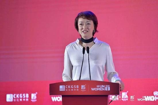 IBM大中华区副总裁、首席营销官周忆女士(长江商学院DBA学员)为论坛做主旨演讲