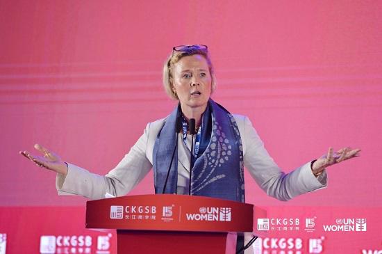 联合国妇女署亚太区妇女经济赋权政策顾问Asa Torkelsson 博士代表联合国妇女署为论坛致欢迎辞