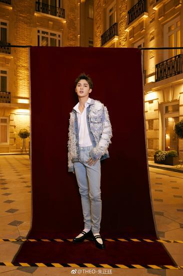 朱正廷在Balmain