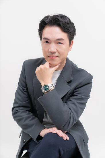 廖国敏来说:‘优雅是通过时间去沉淀的气质,是感性与理性的平衡。’