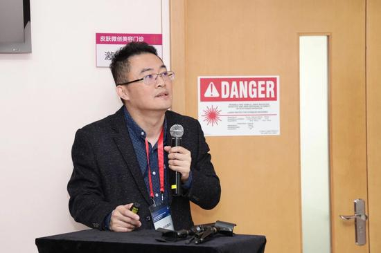 朱冠州院长讲授ARTAS技术操作疑难与适应症