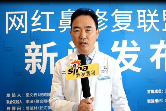 (巫文云院长作为发起人,接受媒体采访)