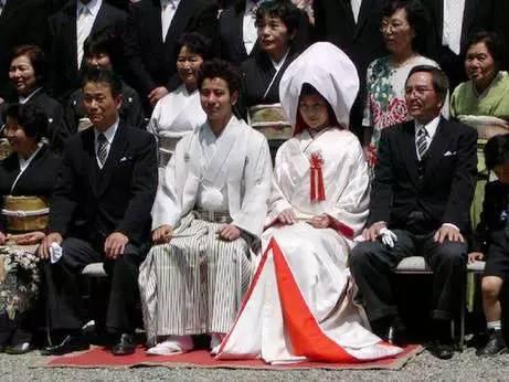 日本:新娘越美丈夫越苦