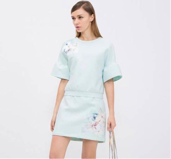 粉蓝色调清新如蓝天白云