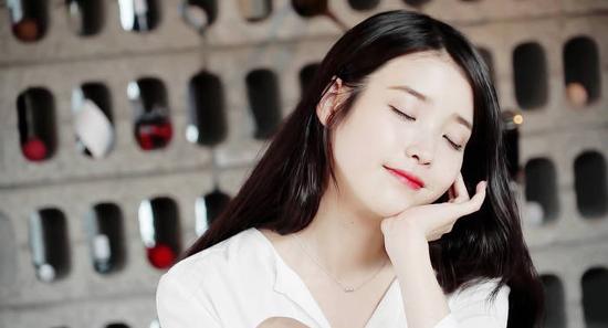 IU