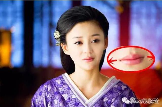 袁姗姗的下垂嘴角