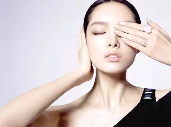 多睁眼皮 促进血液循环