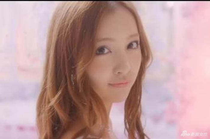 板野友美