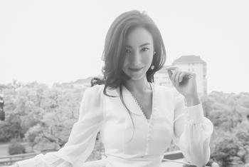 辣妈张柏芝风情万种
