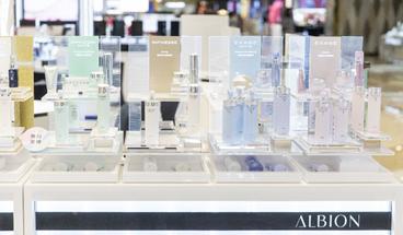 左一:ALBION澳尔滨优活润白紧妍渗透乳,200g/540RMB