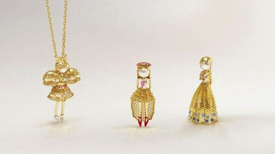FRED斐登Fredy’s Tomo’s Dolls系列Chouchou珠宝作品(左)、Frou-frou珠宝作品(中)、Tutu珠宝作品(右)