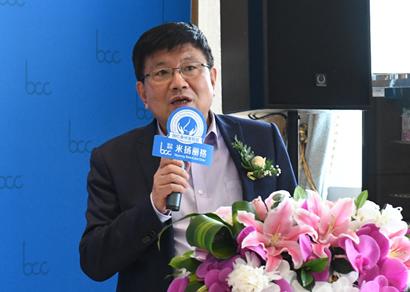 (联合丽格第一医疗美容医院院长曹谊林教授)