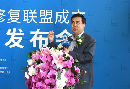 (联合丽格第一医疗美容医院常务副院长郭树忠教授)