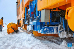 Upgraded snow removal vehicle used to ensure railway safety in Xinjiang
