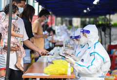 Guangzhou holds new round of mass testing in high-risk areas