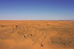 People resume work to pave sand barriers to prevent desertification in Kubuqi desert