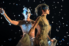 Yang Liping performs dance drama 