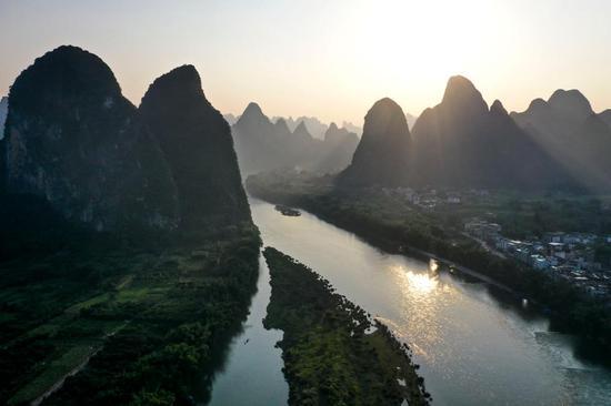 Aerial photo taken on May 19, 2020 shows a view of Lijiang river in Yangshuo County, south China's Guangxi Zhuang Autonomous Region. (Xinhua/Cao Yiming)