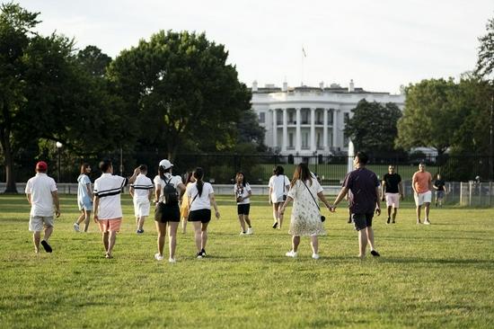 People wander near the White House in Washington, D.C., the United States, June 22, 2021. (Xinhua/Liu Jie)