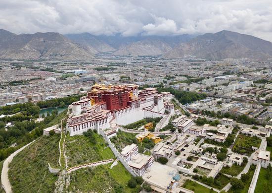 Aerial photo taken on Aug. 10, 2019 shows the Potala Palace in Lhasa, southwest China's Tibet Autonomous Region. (Xinhua/Li Xin)