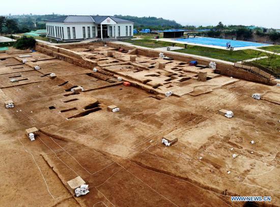 Aerial photo taken on Aug. 27, 2019 shows the Shuanghuaishu site in Heluo Township of Gongyi, central China's Henan Province. China has uncovered its hitherto earliest palace in central China's Henan Province, extending China's history of constructing palaces by about 1,000 years. (Xinhua/Li An)