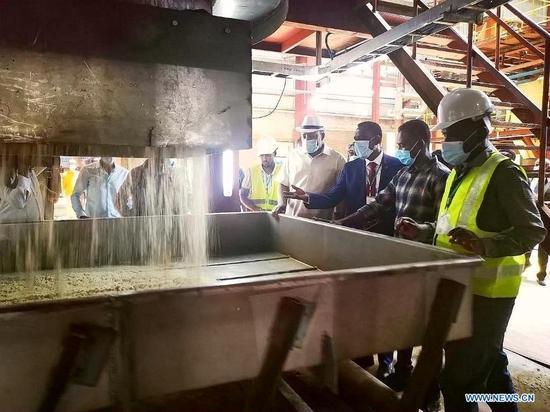 Representatives from Ethiopian and Chinese side visit the workplace of Tana Beles No.1 sugar factory in Amhara regional state, Ethiopia, on June 6, 2021. Ethiopian Prime Minister Abiy Ahmed on Sunday inaugurated the Chinese built sugar factory constructed in the east African country's northern Amhara regional state. (Xinhua)