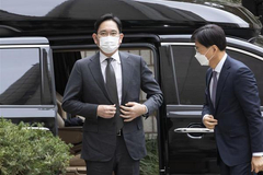 Lee Jae-yong attends hearing at Seoul High Court in South Korea