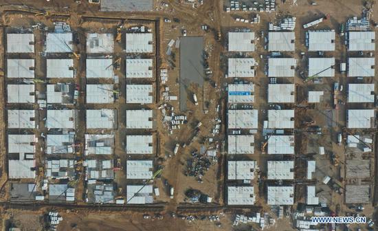 Aerial photo taken on Jan. 16, 2021 shows the construction site of a centralized medical observation center in Shijiazhuang, capital of north China's Hebei Province. (Xinhua/Yang Shiyao)