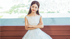 2016芭莎慈善夜 赵丽颖白裙宛如公主