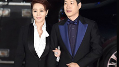 金惠秀不露胸穿西装