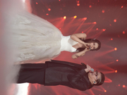 组图：刘欢帮唱袁娅维出山 挽着徒弟似嫁女儿