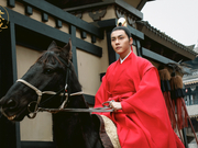 组图：《醉玲珑》陈伟霆大婚在即 黑马红袍器宇不凡