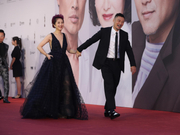 组图：“志明与春娇”再合体！ 杨千嬅余文乐牵手秀“恩爱”