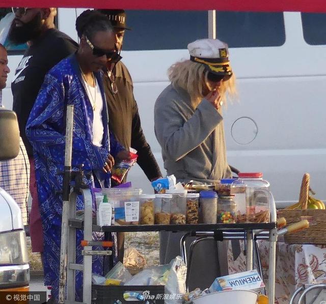 马修·麦康纳( matthew mcconaughey )与史努比·狗狗(snoop dogg)