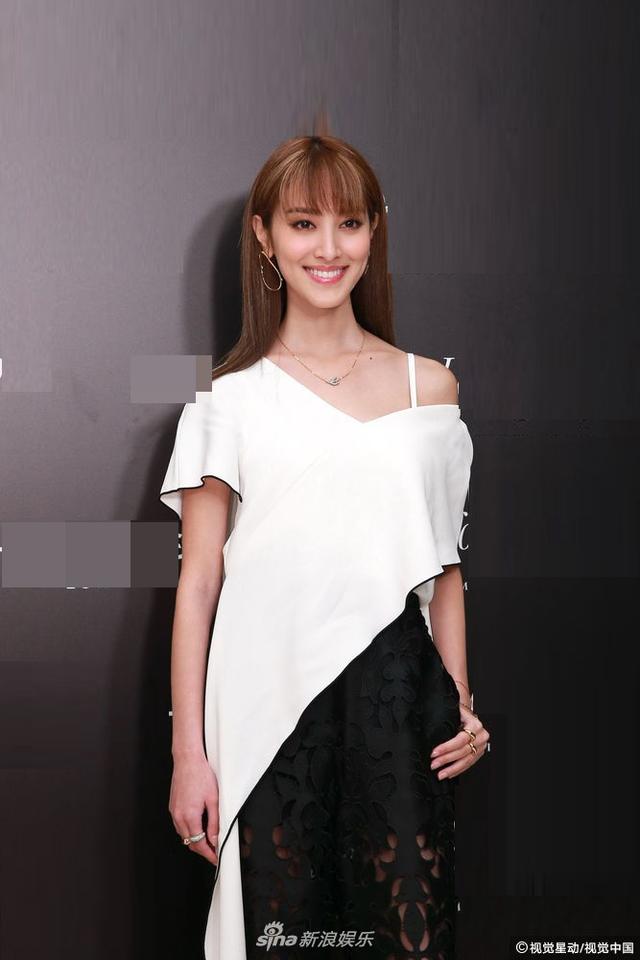 新晋人妻陈凯琳同框男神权相佑 剪齐刘海添少女气息