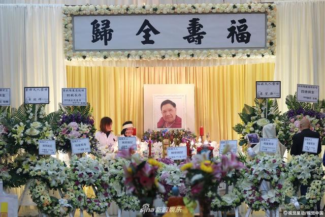 母亲香港殡仪馆设灵 八两金痛哭悲伤欲绝