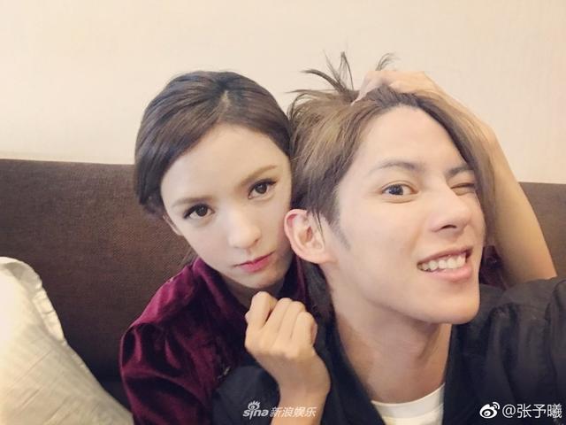 王思聪旧爱张予曦现身机场 男友扛大米被宠成女王