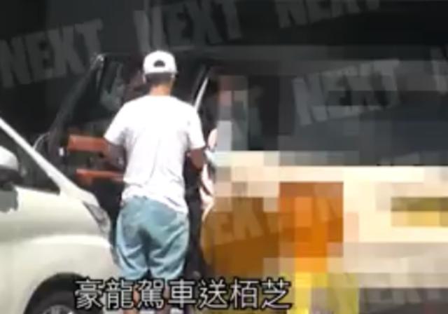 张柏芝小儿子双脚粗粗很可爱