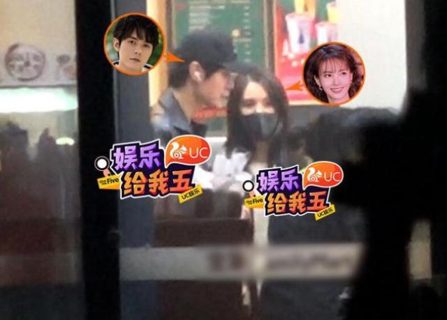 组图:新恋情?金晨与好男儿张超深夜出街 一起买肥宅水显甜蜜