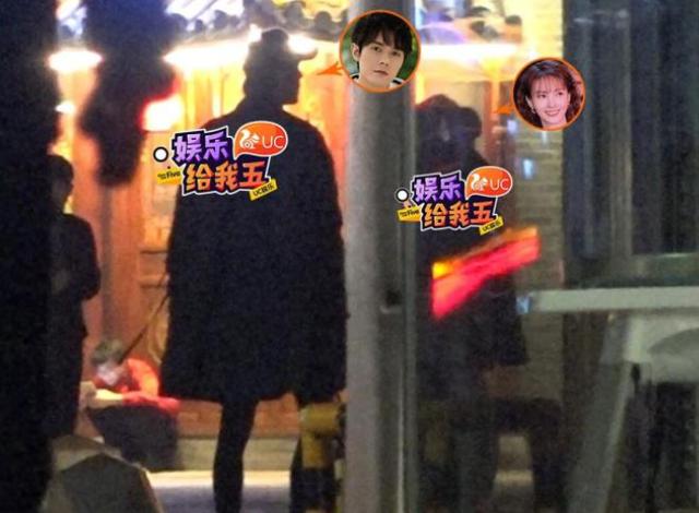 组图:新恋情?金晨与好男儿张超深夜出街 一起买肥宅水显甜蜜