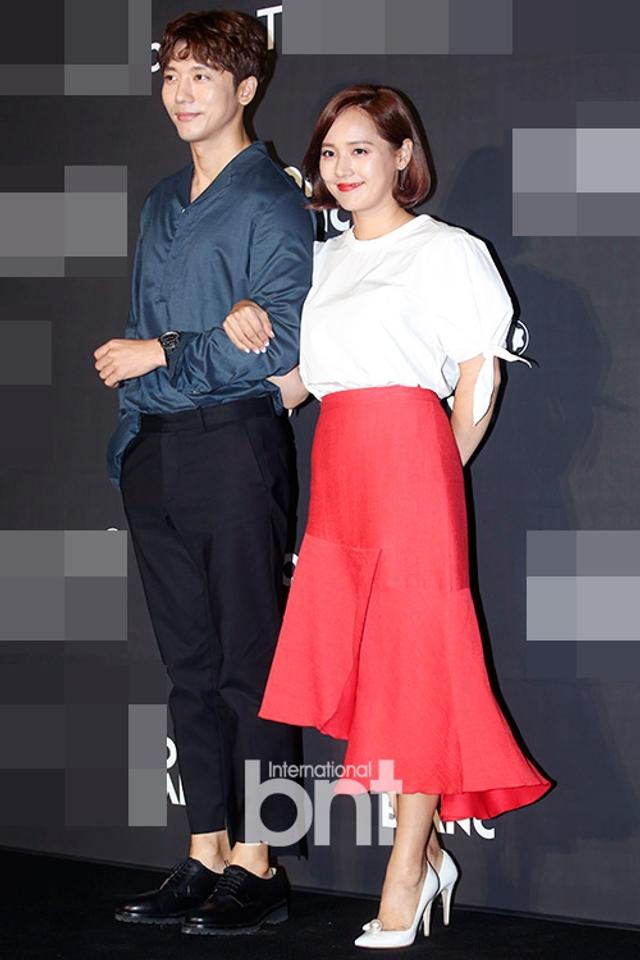 柳真奇太映夫妇恩爱亮相 养眼夫妇般配甜蜜