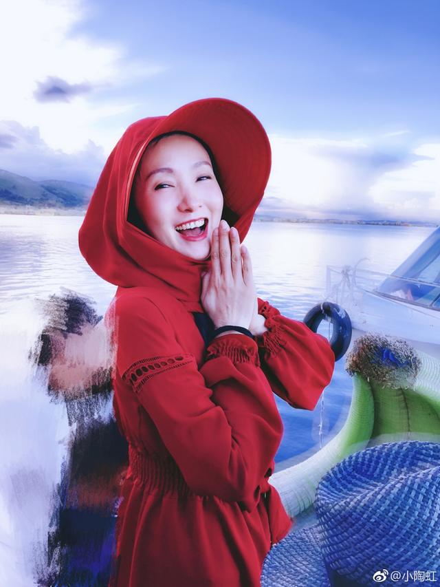 新浪娱乐讯 2月25日,演员小陶虹在微博晒出在世界上海拔最高的淡水湖