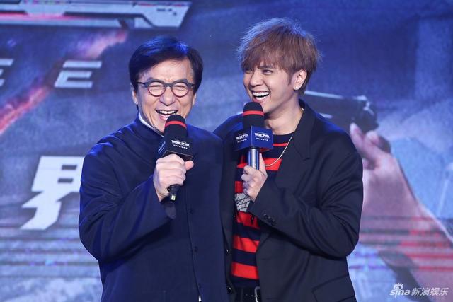 成龙罗志祥喝怪味饮料表情失控