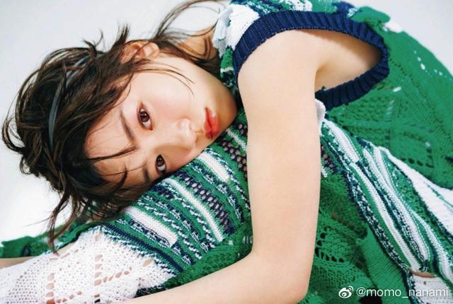 永野芽郁拍摄时尚写真 粉红脸颊诠释少女清纯