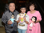 组图：董浩鞠萍刘纯燕现身上影节 候场区工作人员争相合影