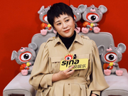 组图：马丽挺孕肚做客新浪娱乐专访 卡其色风衣温柔知性