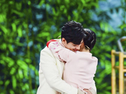 组图：你酸了吗？肖战舞台上表白谢娜 两人拥抱还原地转圈圈