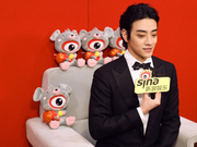 组图：郑云龙做客新浪娱乐专访绅士帅气 自曝体重曾到200斤