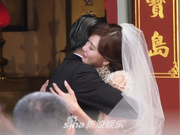组图：永远幸福！林志玲AKIRA婚礼现场甜蜜拥抱接吻